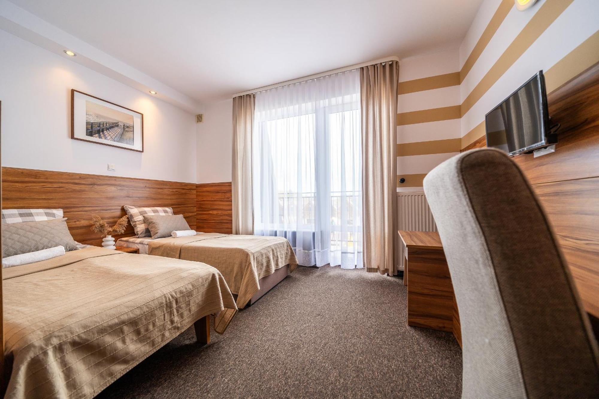 Max Apartamenty - Pokoje - Domki - Restauracja - Basen ميلنو المظهر الخارجي الصورة