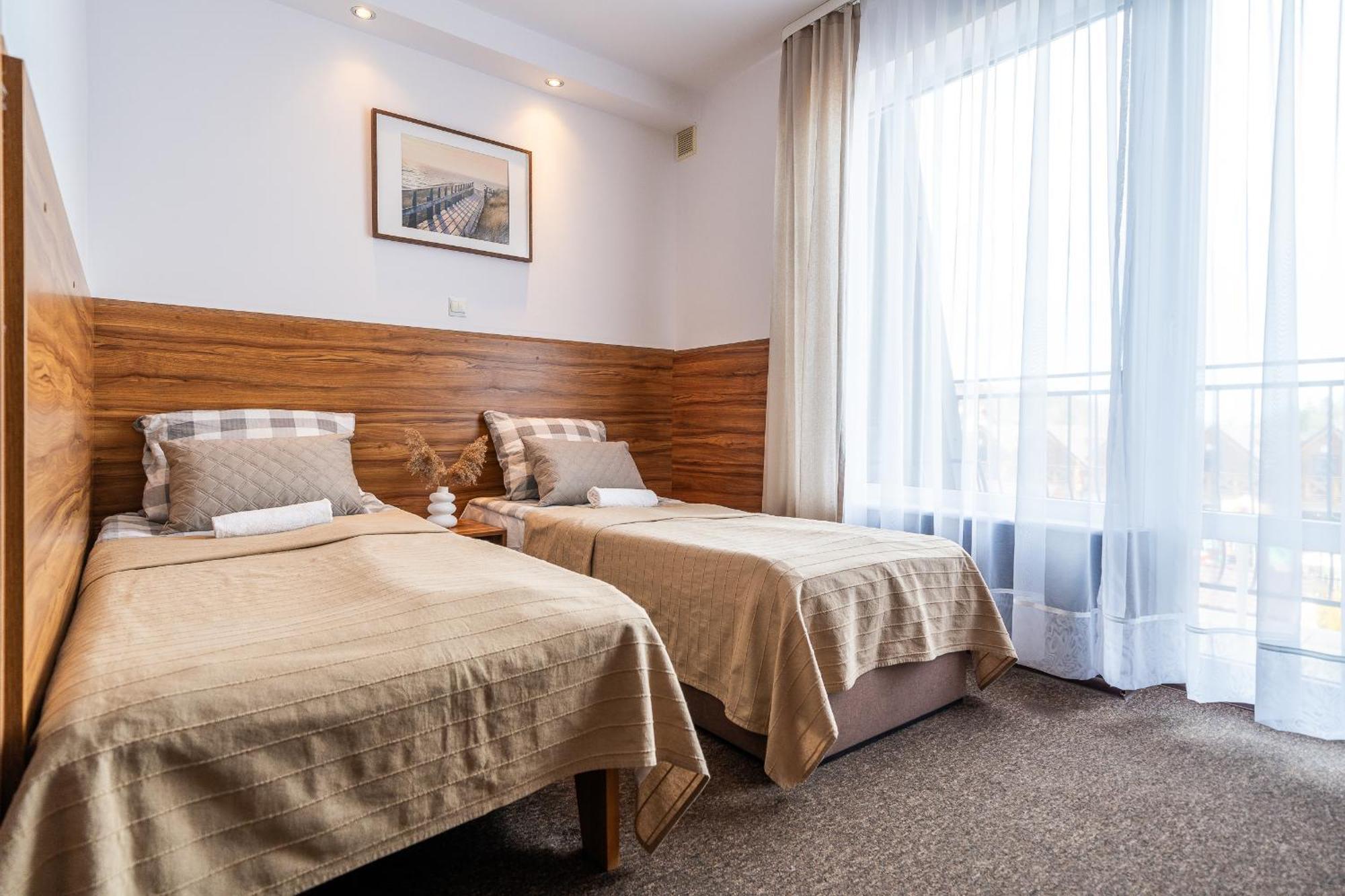 Max Apartamenty - Pokoje - Domki - Restauracja - Basen ميلنو المظهر الخارجي الصورة
