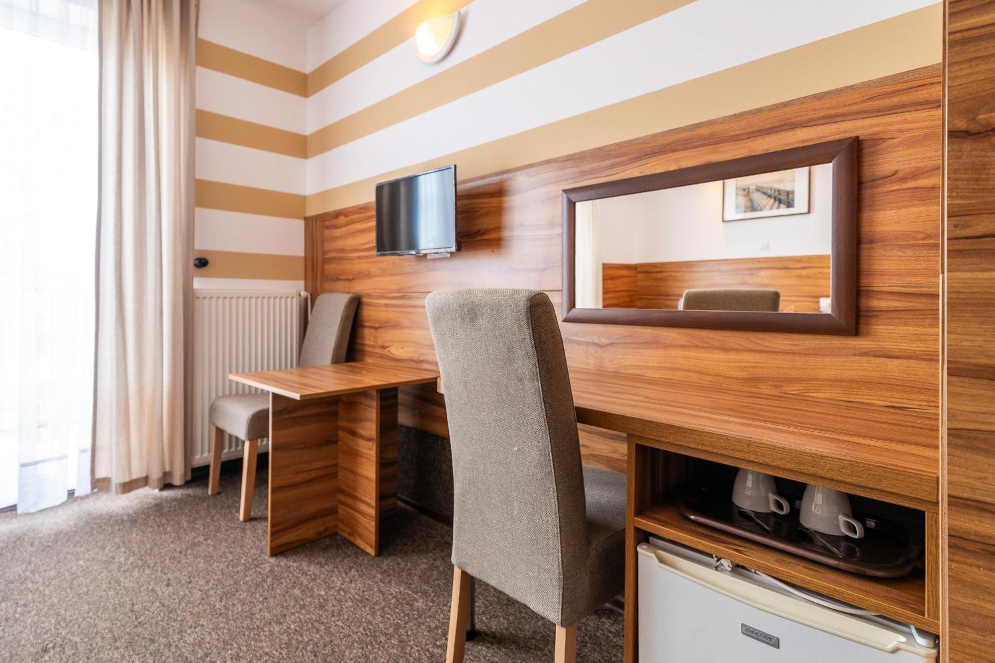 Max Apartamenty - Pokoje - Domki - Restauracja - Basen ميلنو المظهر الخارجي الصورة