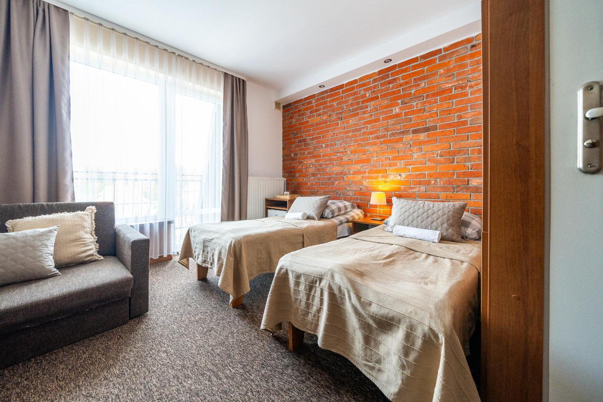 Max Apartamenty - Pokoje - Domki - Restauracja - Basen ميلنو المظهر الخارجي الصورة