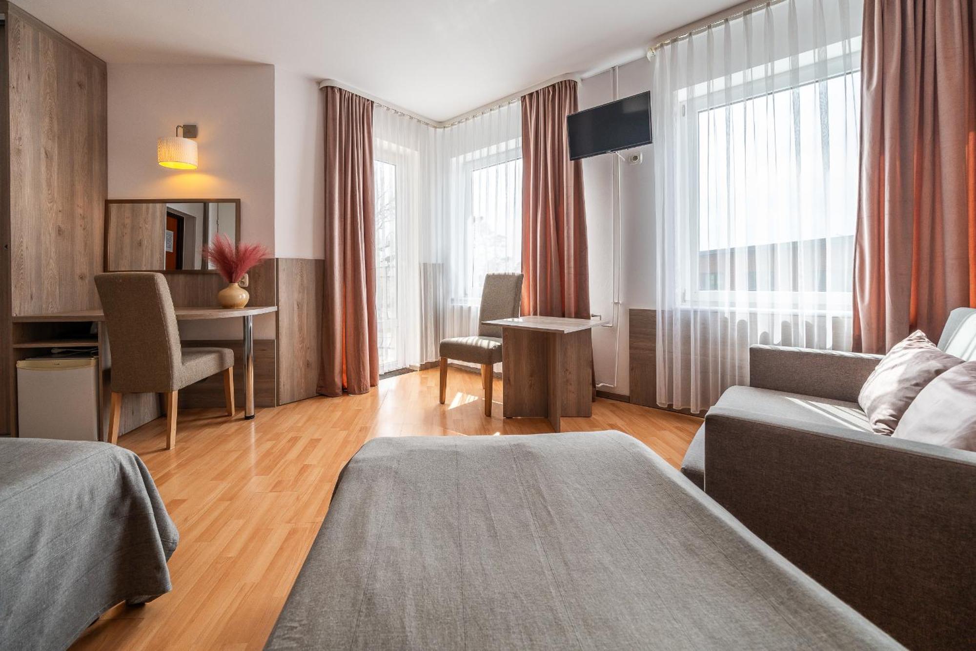 Max Apartamenty - Pokoje - Domki - Restauracja - Basen ميلنو المظهر الخارجي الصورة