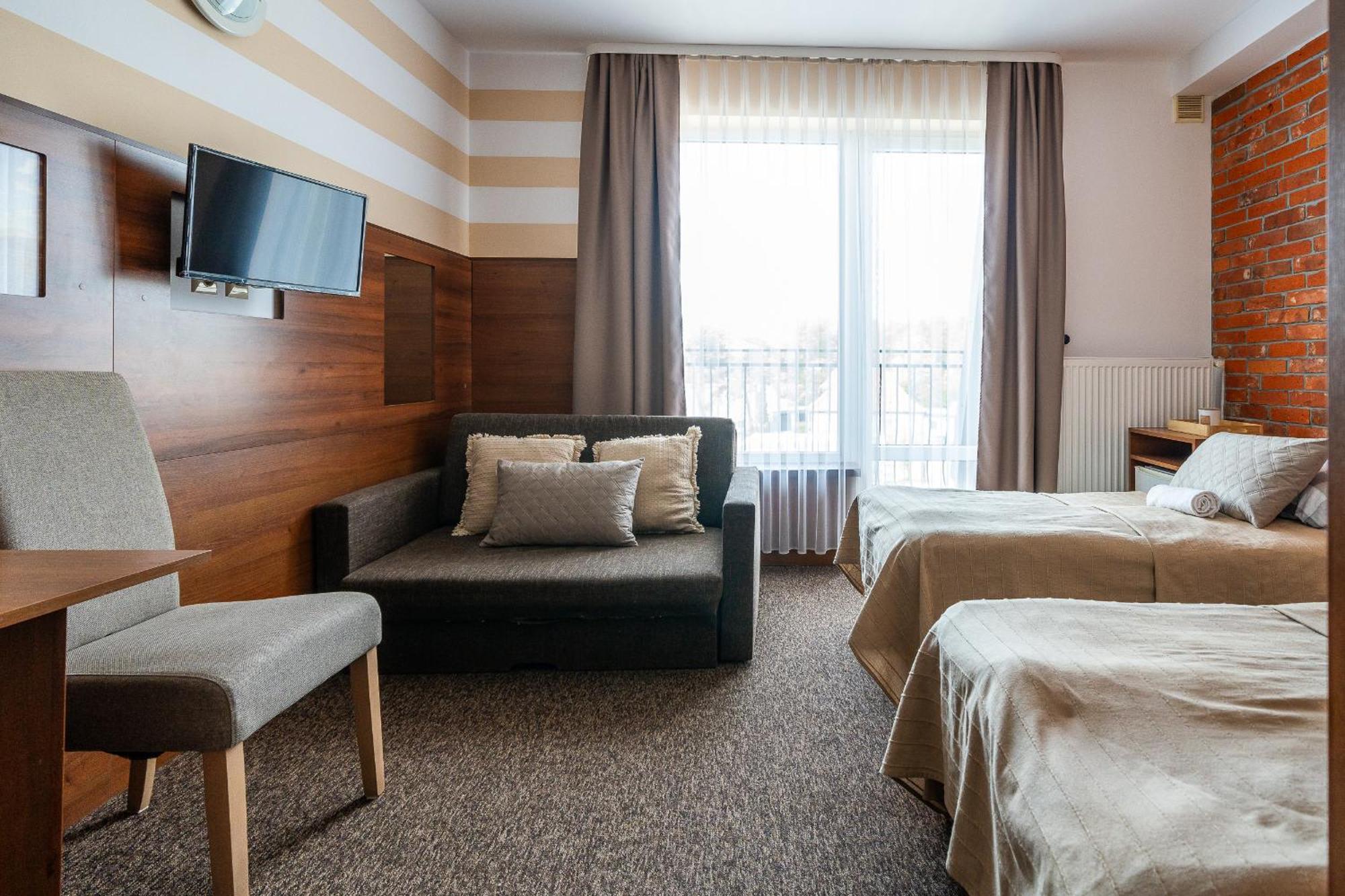 Max Apartamenty - Pokoje - Domki - Restauracja - Basen ميلنو المظهر الخارجي الصورة