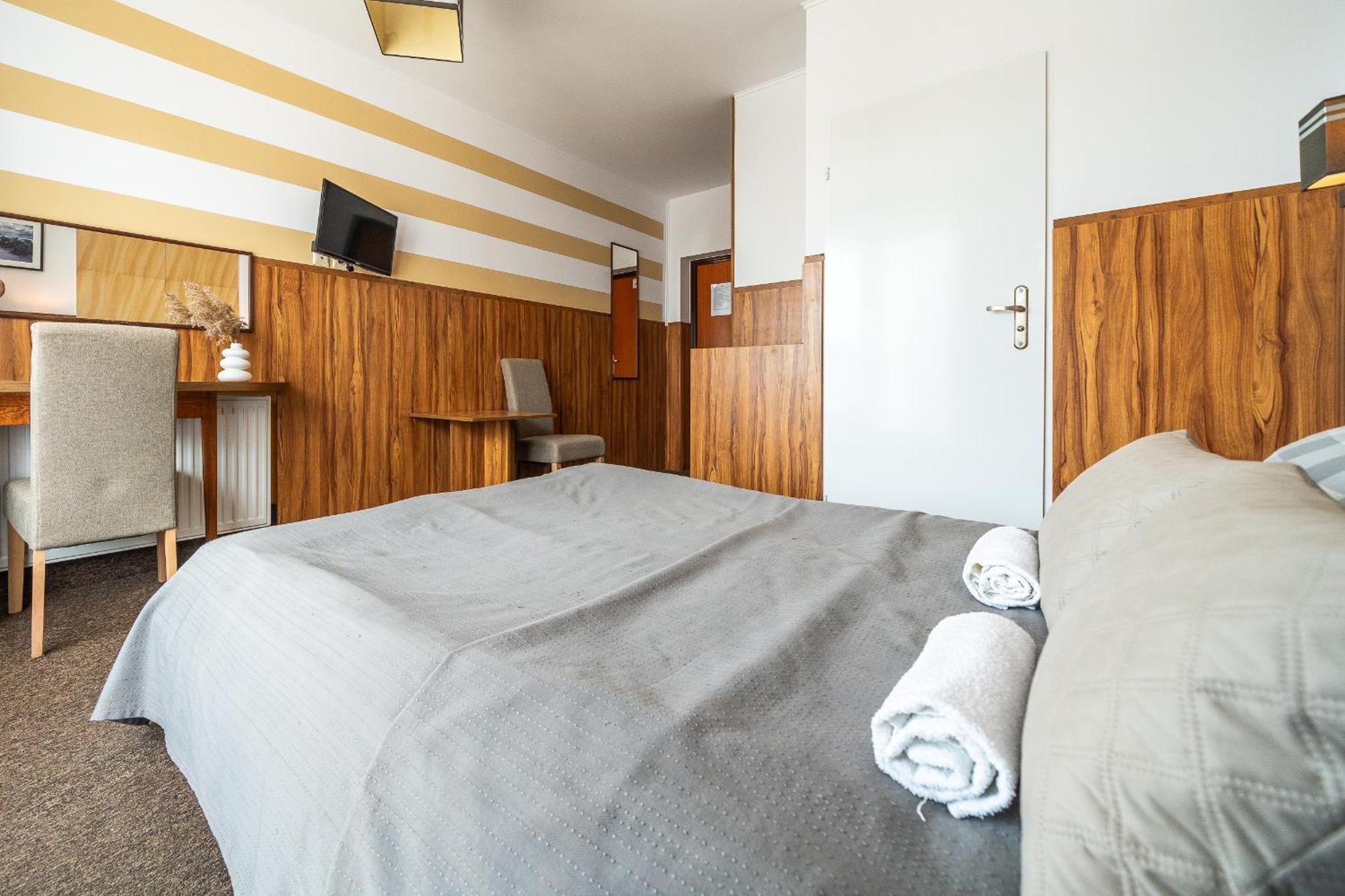 Max Apartamenty - Pokoje - Domki - Restauracja - Basen ميلنو المظهر الخارجي الصورة
