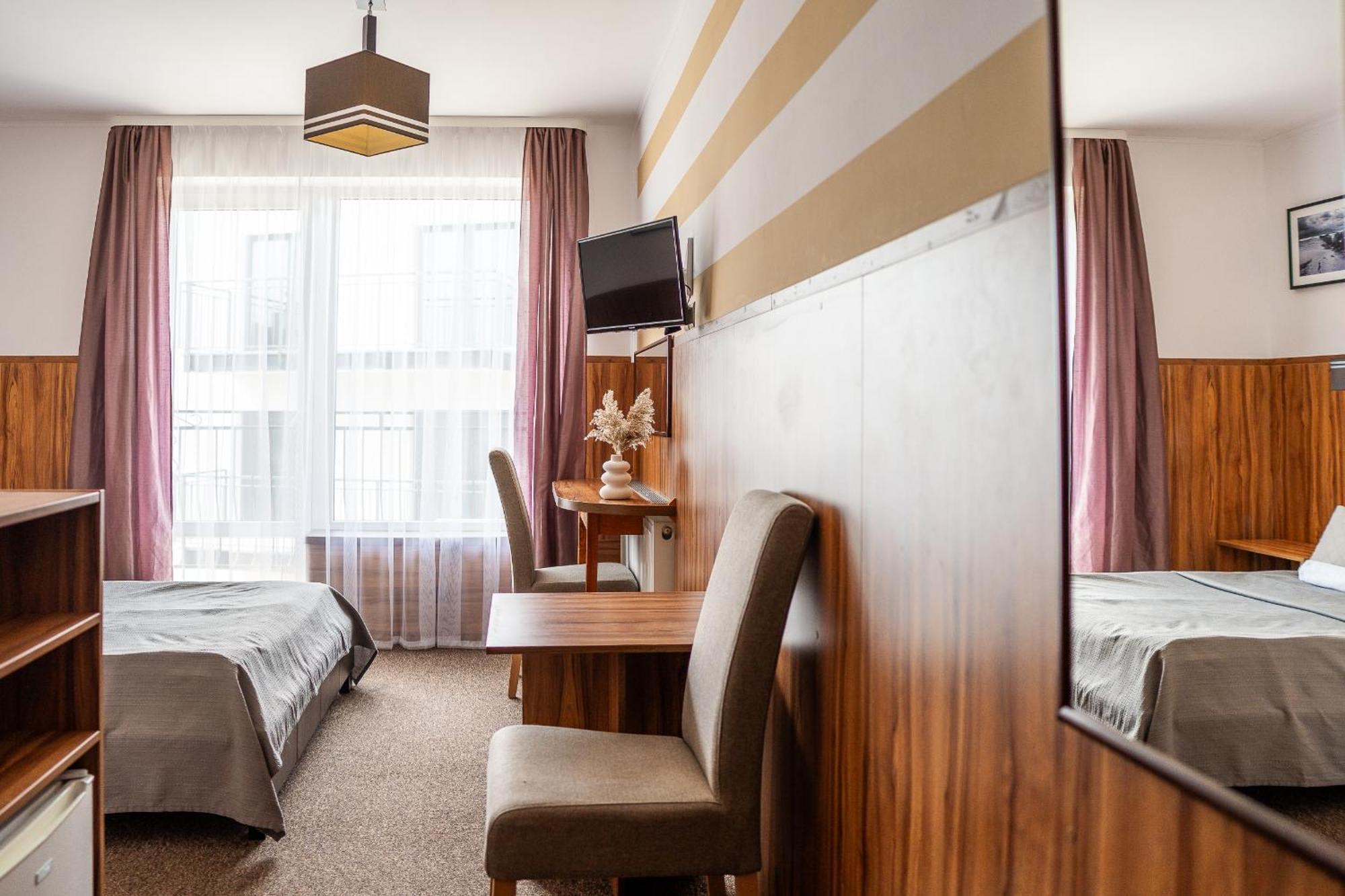 Max Apartamenty - Pokoje - Domki - Restauracja - Basen ميلنو المظهر الخارجي الصورة